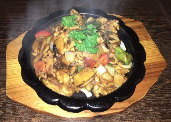 12D. Poulet à la sauce épicée haricots noirs