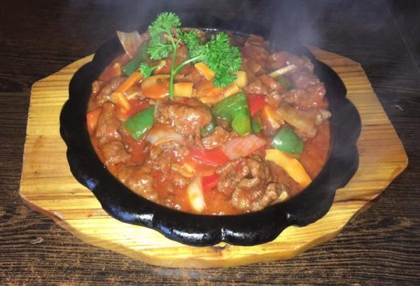 11D. Boeuf à la sauce tomate piquante