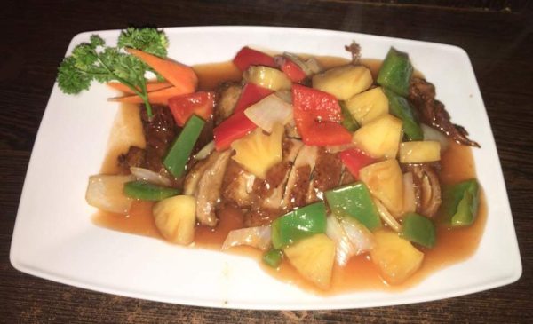 37. Canard aux ananas sauce aigre-douce